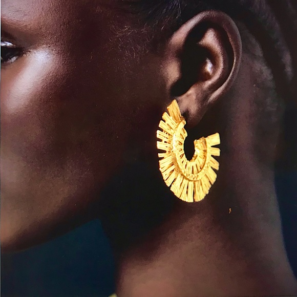 💫Zara Textured Fan Shaped Earrings💫 - Picture 4 of 4